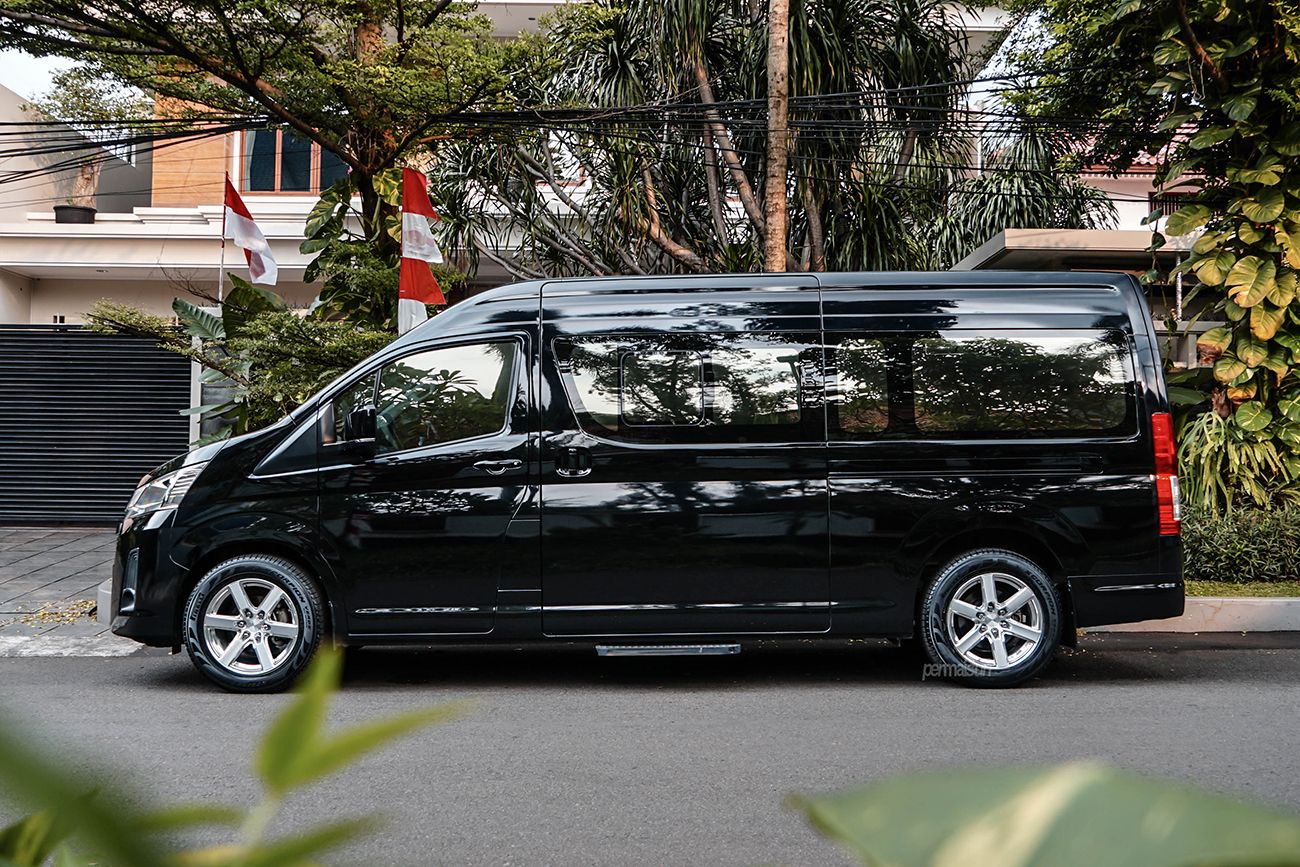 Menyewa Mobil Hiace di Bandung